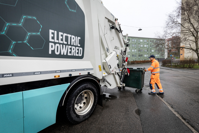 Electric Powered Waste Management Truck